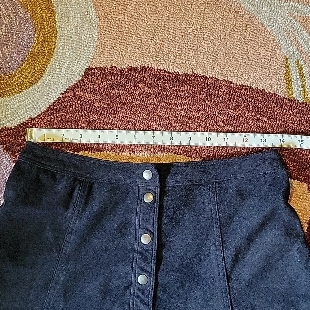 Suede-esque Snap Mini - Picture 11 of 12